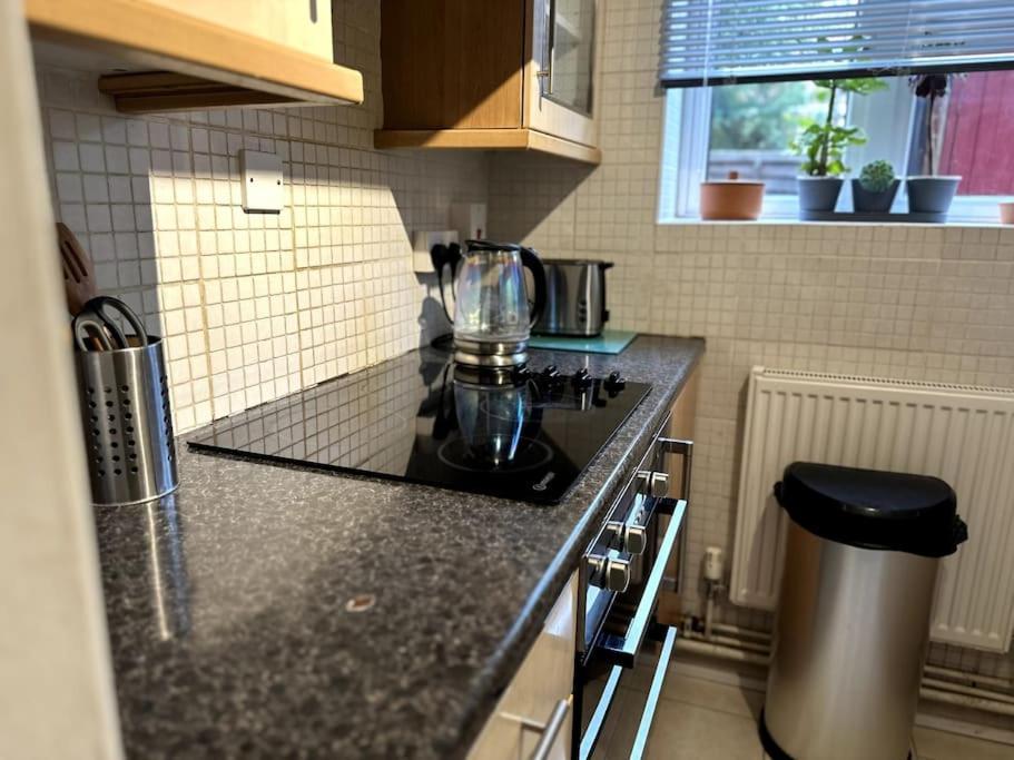 Cosy Entire One Bedroom Hideaway Bromley Exterior photo
